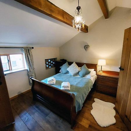 The Old Mill Barn With Hot Tub And Private Use Of Heated Pool Villa Wirral Eksteriør billede