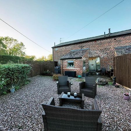 The Old Mill Barn With Hot Tub And Private Use Of Heated Pool Villa Wirral Eksteriør billede