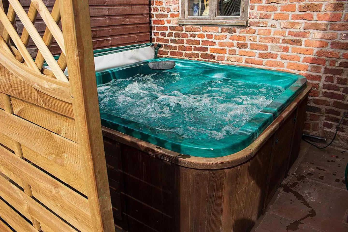 The Old Mill Barn With Hot Tub And Private Use Of Heated Pool Villa Wirral Eksteriør billede