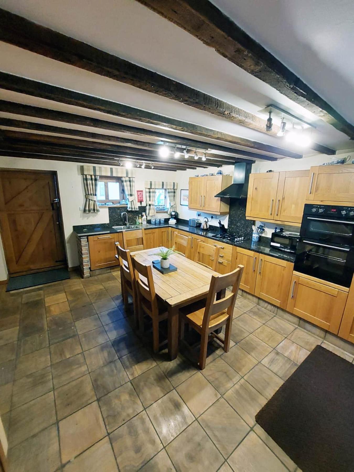 The Old Mill Barn With Hot Tub And Private Use Of Heated Pool Villa Wirral Eksteriør billede