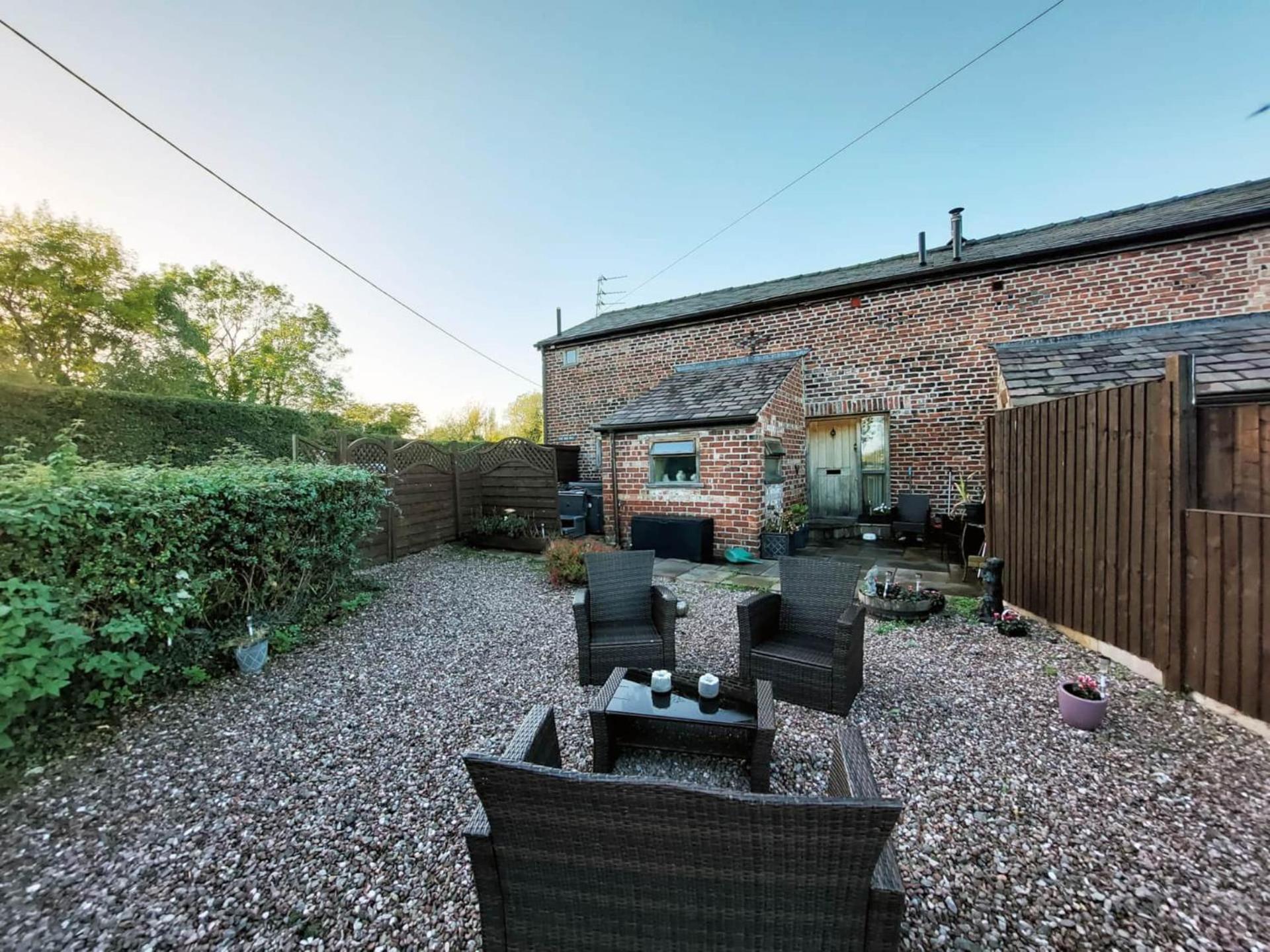 The Old Mill Barn With Hot Tub And Private Use Of Heated Pool Villa Wirral Eksteriør billede