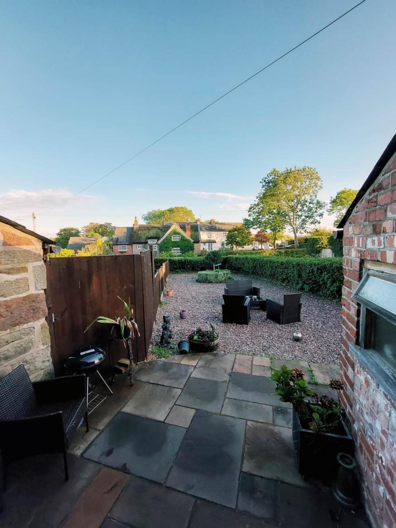 The Old Mill Barn With Hot Tub And Private Use Of Heated Pool Villa Wirral Eksteriør billede