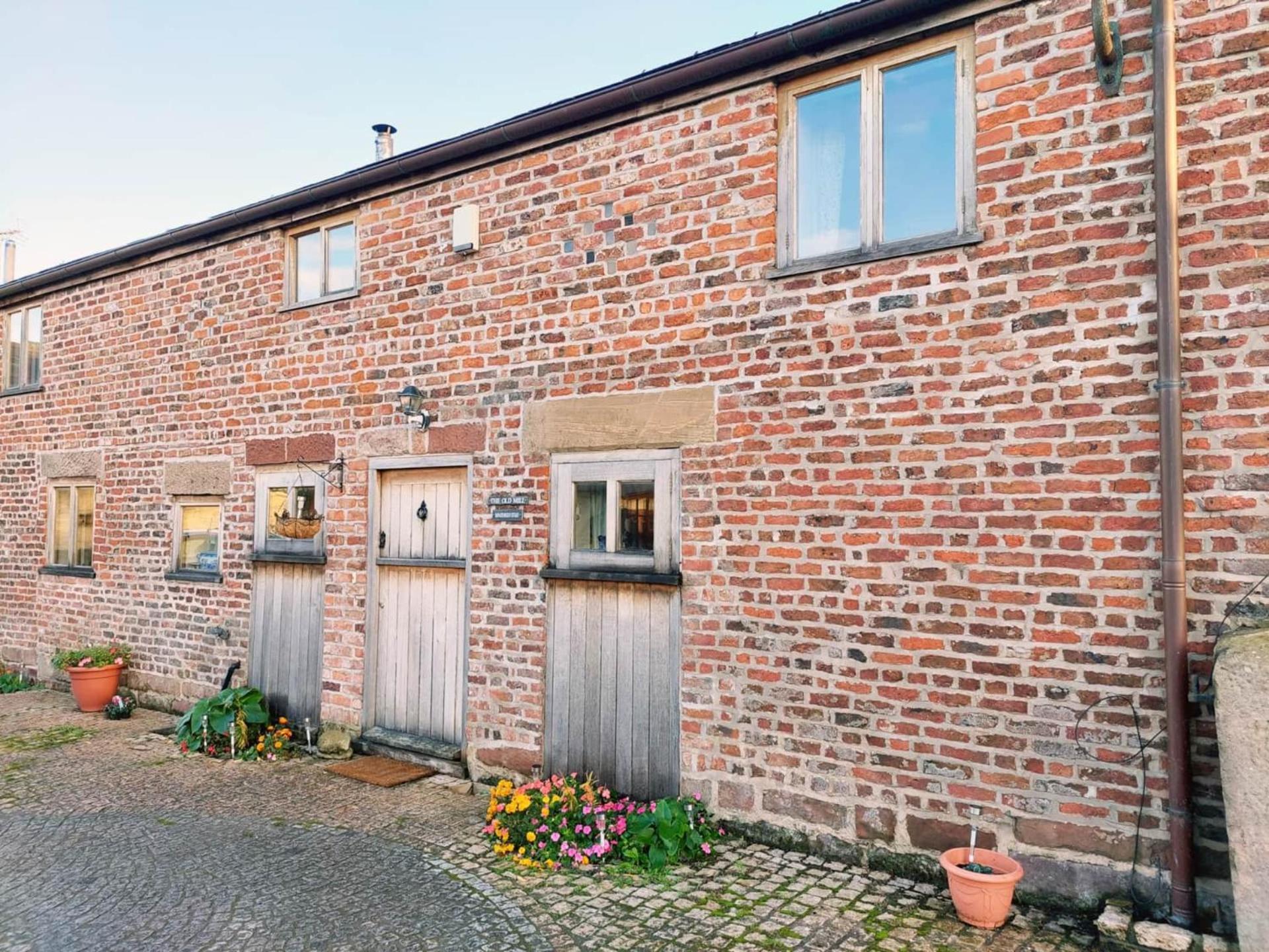 The Old Mill Barn With Hot Tub And Private Use Of Heated Pool Villa Wirral Eksteriør billede
